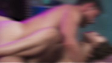 DEWASA MOBIL – Cewek Rusia Brunette Seksi Pakai Fishnet Nikmatin Kontol Besar Di Semua Posisi Erotis