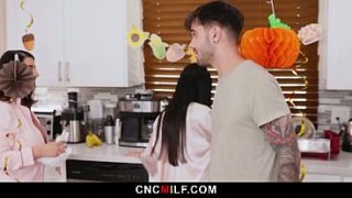 Ibu tiri baru Marica langsung diajarin aturan keluarga yang bebas dipakai kapan aja, bikin makin panas.