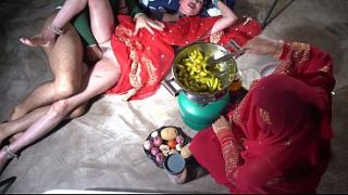 Ibu tiri India desi lagi ngewe di dapur, omongan kotor bahasa Hindi bikin makin panas