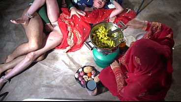 Ibu tiri India desi lagi ngewe di dapur, omongan kotor bahasa Hindi bikin makin panas