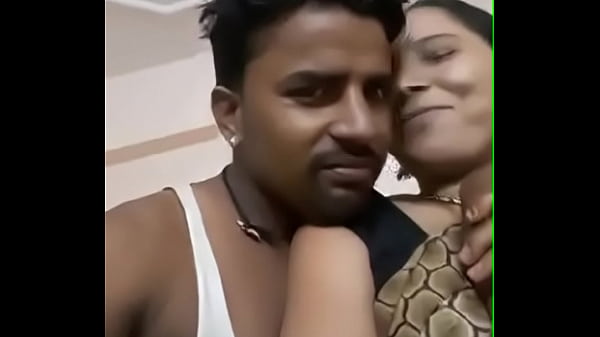 Desi aunty gede-gede dipencet-pencet, bikin makin tegang