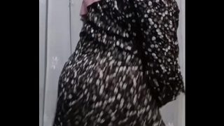Bu guru hijab lagi viral goyang-goyang tanpa sehelai benang, bikin makin panas.