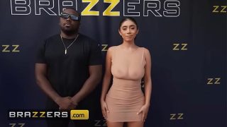Brazzers – Violet Myers Pamerkan Lubang Pantatnya ke Paparazzi