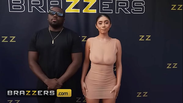 Brazzers – Violet Myers Pamerkan Lubang Pantatnya ke Paparazzi