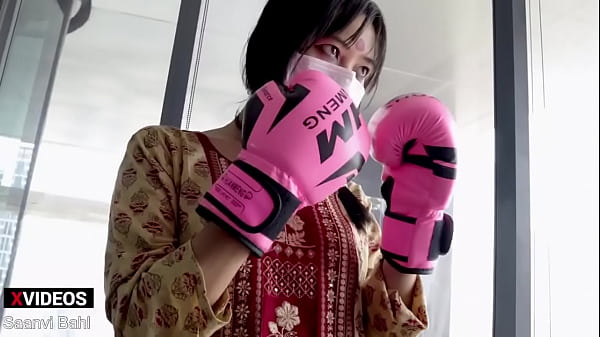 Desi cewek fighter UFC pukulannya bikin makin horny, kayak pro.