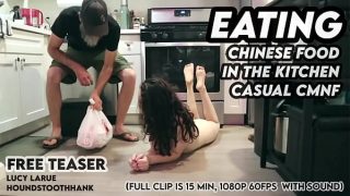 Makan Mie China di Dapur, Telanjang Bulat, Nikmatin Sensasi Liar