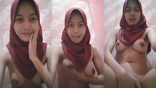 Abg colmek jilbab coklat, ngeces di rumah aja biar bebas.