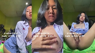Fifi bocil SMA pake seragam, sange berat, pengen digituin