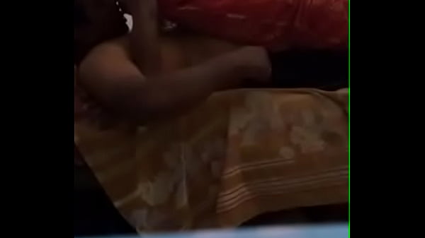 Desi istri lagi nungging sambil nunggangin kontol
