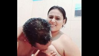 mandi bareng di kamar mandi, langsung ngewe basah-basah