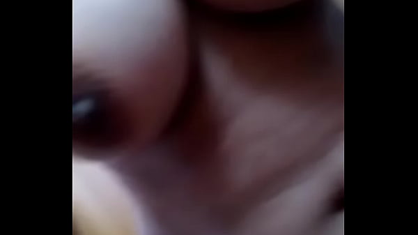 Desi callboy sange Delhi bhabhi ko chodte hue, garmi se paseena nikal raha hai.