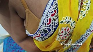 Desi Bhabhi pakda gayi saree mein, devar ne chod diya zor se, saaf Hindi audio mein.