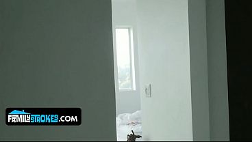 Gadis pirang montok Daisy Stone digebrak habis sama kakak tiri yang ngeces