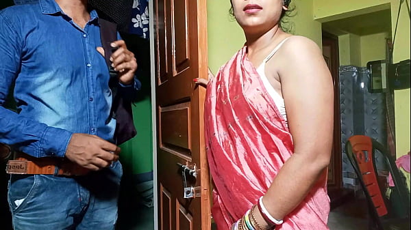 ब्रा बेचने वाले ने भाभीजी को फंसाकर चुदाई की, हिंदी में साफ आवाज में भारतीय गंदी बातें