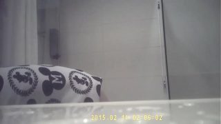姐姐小奶诗诗洗澡被偷拍，湿身诱惑高清流出China