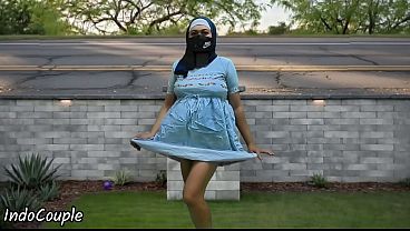 Hijab mahasiswi jogging di tempat umum, ngeblowjob demi duit