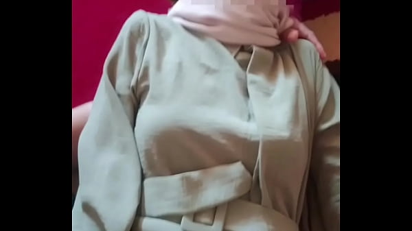 Saudari tiri berhijab digebukin pas momen Lebaran, makin panas karena dilarang