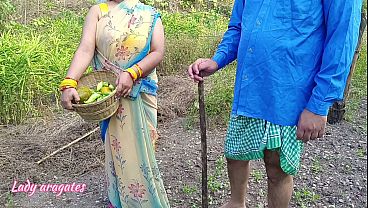 Desi kakak tiri India ngewe di luar bareng adik tiri, bebas aja