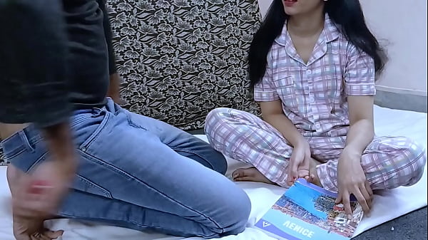 Mama ke saamne uski jawaan ladki ko nanga karke choda, family mein chudai ka maza.