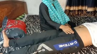 Aku ngentot temen anak tiri yang lebih tua, sekaligus temen sekolah anak tiriku.