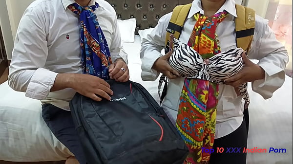 XXX Pelajar Desi Paling Hot Ngentot Cewek Desi di Hotel Oyo, Pertemuan Pertama Langsung Bobok