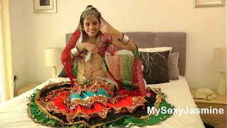 Gujarati Indian cewek Jasmine Mathur goyang Garba bikin meleleh